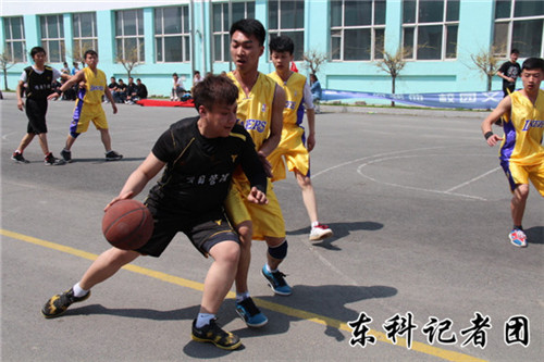 东北科技职业技术学校2013年篮球比赛 项管vs高护