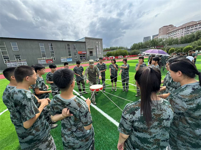  淬火凝力·技铸同心：新生成长训练营于团队熔炉淬炼合力 