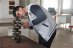 东北科技职业技术学校13级汽车工程专业前往达兴汽修学校进行实训