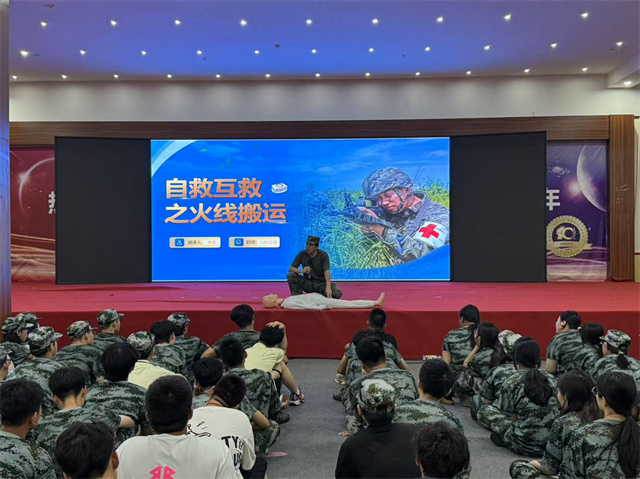 淬火砺志·百锻新锋：新生成长训练营于报告厅熔炉锻造青春守护者