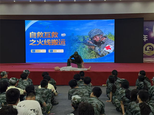  淬火砺志·百锻新锋：新生成长训练营于报告厅熔炉锻造青春守护者 