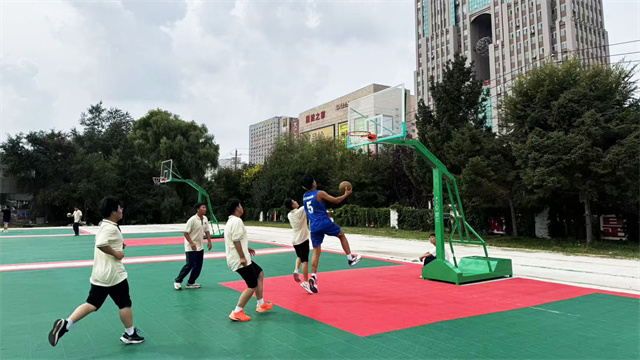  东北科技户外活动缤纷开启——青春飞扬，共绘校园活力图景 