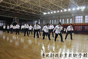 东北科技职业技术学校学生参加空军航空大学军民联谊篮球赛暨战友送别仪式